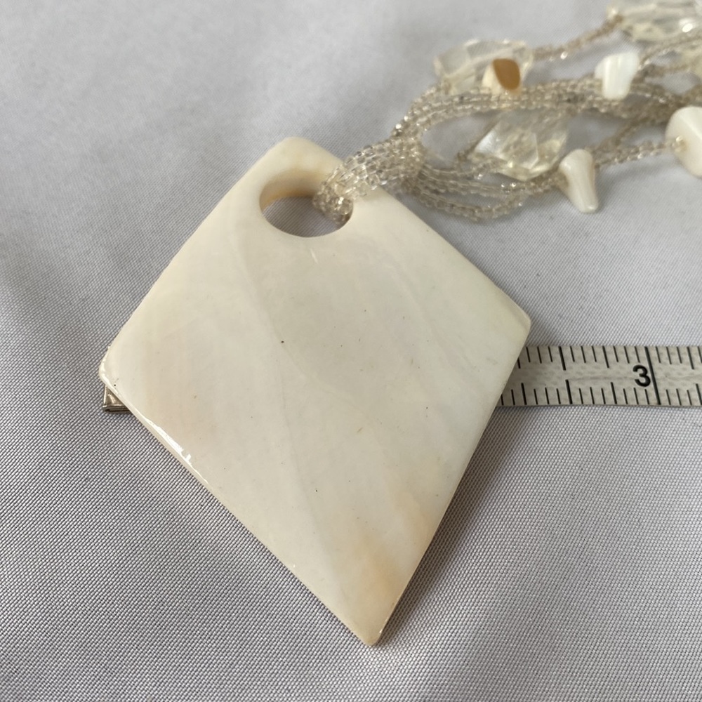 Polished shell and clear seed bead necklace - Picture 7 of 9